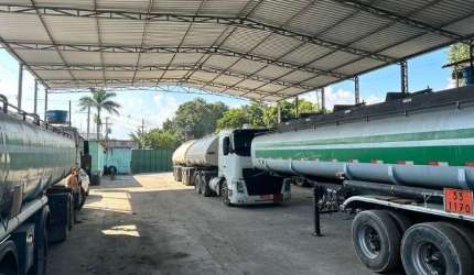 Barracão / Galpão / Depósito com 2 salas à venda na Estrada Velha do Pilar, 9877, Figueira, Duque de Caxias por R$ 750.000