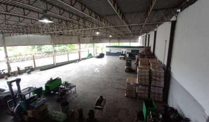 Barracão / Galpão / Depósito para alugar na Rodovia Presidente Dutra, Comendador Soares, Nova Iguaçu por R$ 35.000