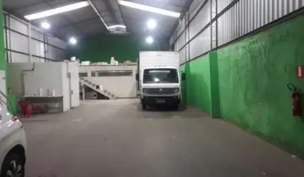 Barracão / Galpão / Depósito com 2 salas à venda na Rua Visconde de Barbacena, 127, Saracuruna, Duque de Caxias por R$ 600.000
