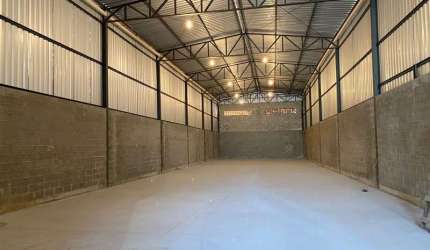 Barracão / Galpão / Depósito com 1 sala para alugar na Rua Paraopeba, Sarapuí, Duque de Caxias por R$ 10.000