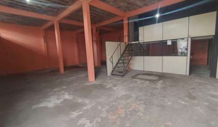 Sala comercial para alugar na Avenida Anhanguera, São Bernardo, Belford Roxo por R$ 2.000