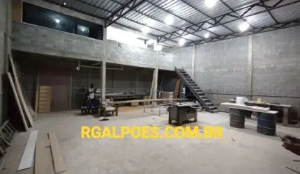 Barracão / Galpão / Depósito com 2 salas para alugar na Rodovia Washington Luiz, 1657, Santa Cruz da Serra, Duque de Caxias por R$ 8.000