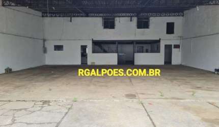 Barracão / Galpão / Depósito com 2 salas para alugar na Rua São Tomé, 432, Jardim Primavera, Duque de Caxias por R$ 10.000