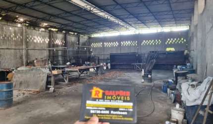 Barracão / Galpão / Depósito à venda na Avenida Pitágoras, 322, Figueira, Duque de Caxias por R$ 650.000