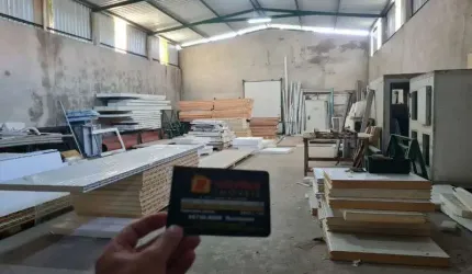 Barracão / Galpão / Depósito com 2 salas para alugar na Rodovia Washington Luiz, 321, Santa Cruz da Serra, Duque de Caxias por R$ 7.500