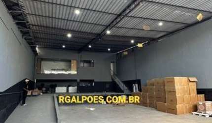 Barracão / Galpão / Depósito com 1 sala para alugar na Rua Mandina, 3322, Curicica, Rio de Janeiro por R$ 10.000