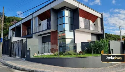 Casa esquina Alto Padrão a venda no bairro Saguaçu