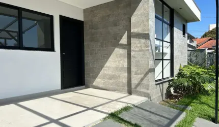 Sobrado a venda com 2 suites mais 1 quarto no bairro Saguaçu Joinville SC