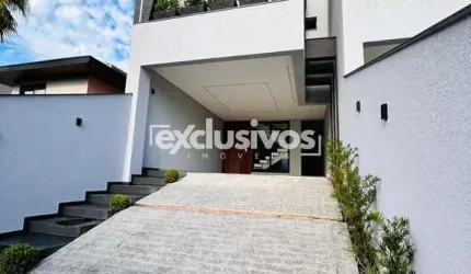 Sobrado geminado alto padrão com 3 amplas suítes à venda no bairro Glória