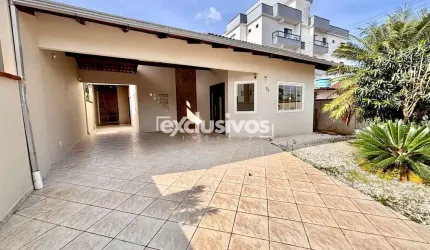 Casa Plana e Averbada reformada no Iririú com 1 Suíte e 2 qtos em promoção!