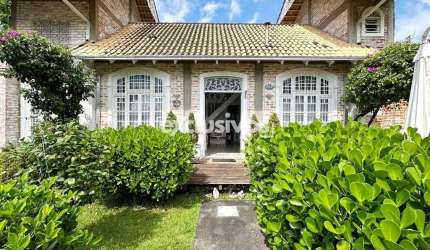 Casa Mista em Mobiliada em UBATUBA por R$ 980.000,00
