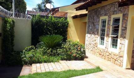 Casa com 3 dormitórios à venda, 305 m² por R$ 600.000,00 - Celina - Barretos/SP