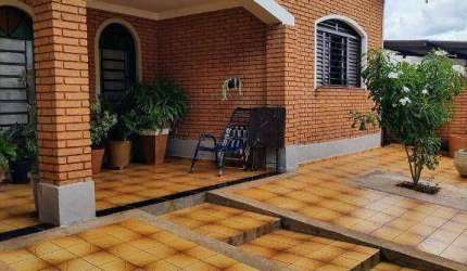Casa com 2 dormitórios à venda, 130 m² por R$ 380.000,00 - América - Barretos/SP