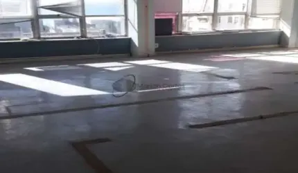 Ótima sala com 2 vagas de garagem - Centro.