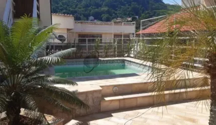 Linda casa com 360 m² de area construída.