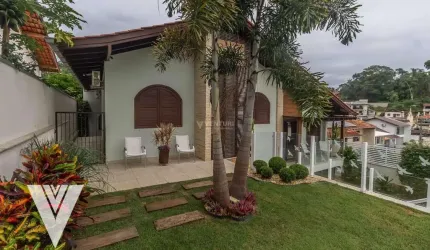 Casa com 3 dormitórios à venda, 398 m² por R$ 1.360.000,00 - Água Verde - Blumenau/SC