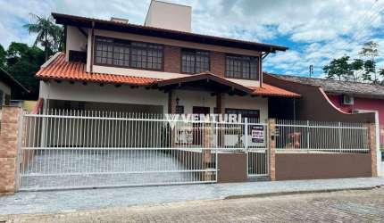 Casa com 3 dormitórios à venda, sendo 1 suíte com hidromassagem, por R$ 1.800.000 - Velha - Blumenau/SC