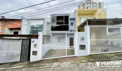 Casa com 2 suítes para alugar, 101 m² por R$ 3.300/mês - Água Verde - Blumenau/SC