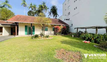 Casa com 3 dormitórios, sendo 1 suíte para alugar, 110 m² por R$ 5.030/mês - Escola Agrícola - Blumenau/SC