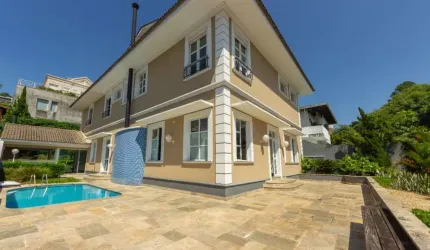 Casa tipo para venda com 4 quartos, sendo 2 suítes, 700m²