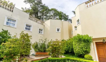 Casa em condomínio para venda com 4 quartos, sendo 4 suítes, 533.45m²
