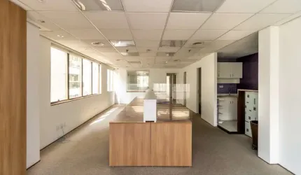 Conjunto comercial para venda, 180m²