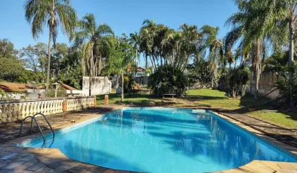 Casa tipo para venda com 5 quartos, sendo 1 suíte, 422.4m²