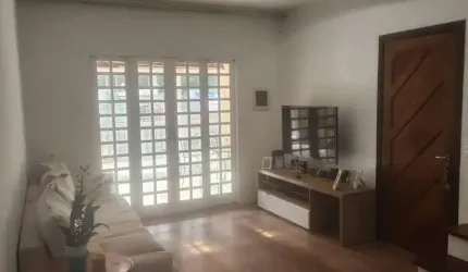 Casa tipo para venda com 4 quartos, sendo 1 suíte, 180m²