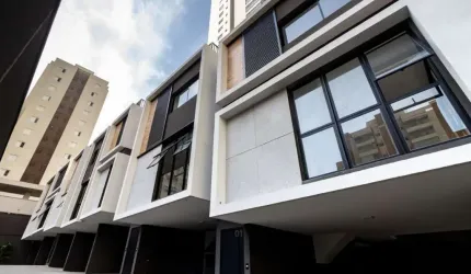 Casa em condomínio para venda com 2 quartos, sendo 1 suíte, 121m²