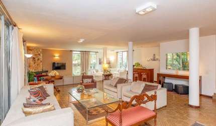 Casa tipo para venda com 4 quartos, sendo 2 suítes, 541m²