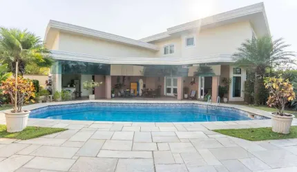 Casa em condomínio para venda com 4 quartos, sendo 4 suítes, 462m²