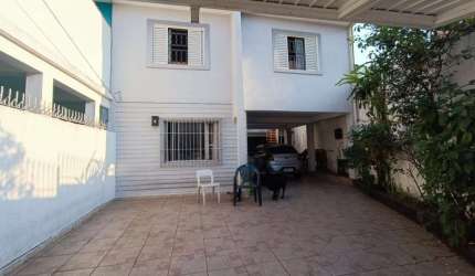 Casa tipo para venda com 3 quartos, sendo 2 suítes, 190m²