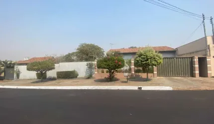 Casa tipo para venda com 2 quartos, sendo 1 suíte, 360m²