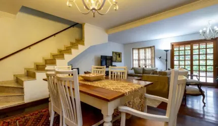 Sobrado para venda com 4 quartos, sendo 4 suítes, 199m²