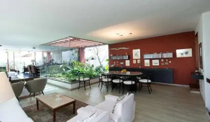 Casa tipo para venda com 5 quartos, sendo 5 suítes, 330m²