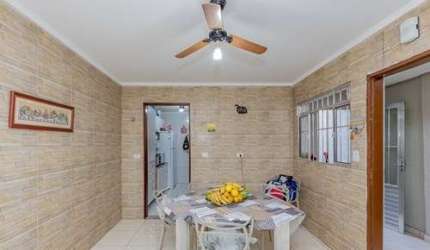 Sobrado para venda com 2 quartos, sendo 1 suíte, 228m²
