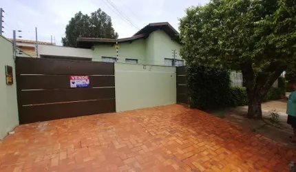Casa de vila para venda com 3 quartos, sendo 3 suítes, 360m²