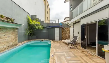 Sobrado para venda com 4 quartos, sendo 4 suítes, 393m²