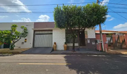 Casa tipo para venda com 3 quartos, sendo 1 suíte, 244m²