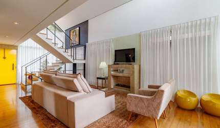 Casa em condomínio para venda com 3 quartos, sendo 3 suítes, 268m²
