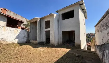Sobrado para venda com 2 quartos, sendo 2 suítes, 231m²
