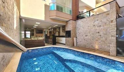 Casa tipo para venda com 3 quartos, sendo 3 suítes, 217m²