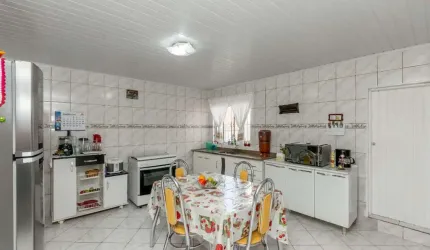 Casa tipo para venda com 4 quartos, 250m²
