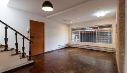 Casa tipo para venda com 4 quartos, sendo 1 suíte, 190m²