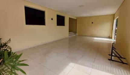 Casa tipo para venda com 2 quartos, sendo 1 suíte, 195m²