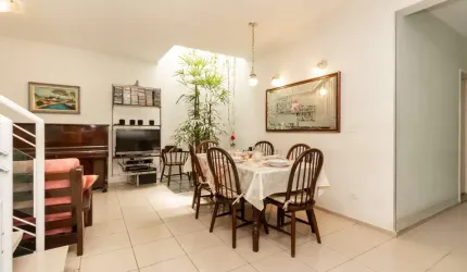 Sobrado para venda com 4 quartos, sendo 1 suíte, 273m²