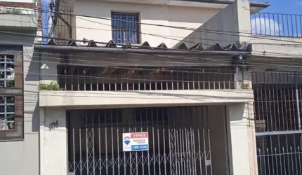Sobrado para venda com 4 quartos, sendo 2 suítes, 232m²