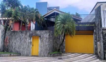 Maravilhosa Casa para Venda com Terreno de 1.000 m2 Nascente no Itaigara