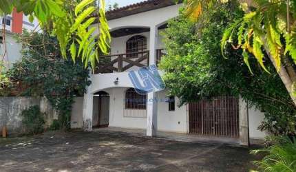 Casa com 6 quartos sendo 2 suítes 586m2 na Pituba