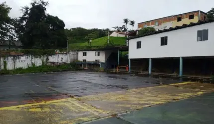 Galpão com pátio 2.700m2 de área construida e 10.900m2 total em Coutos